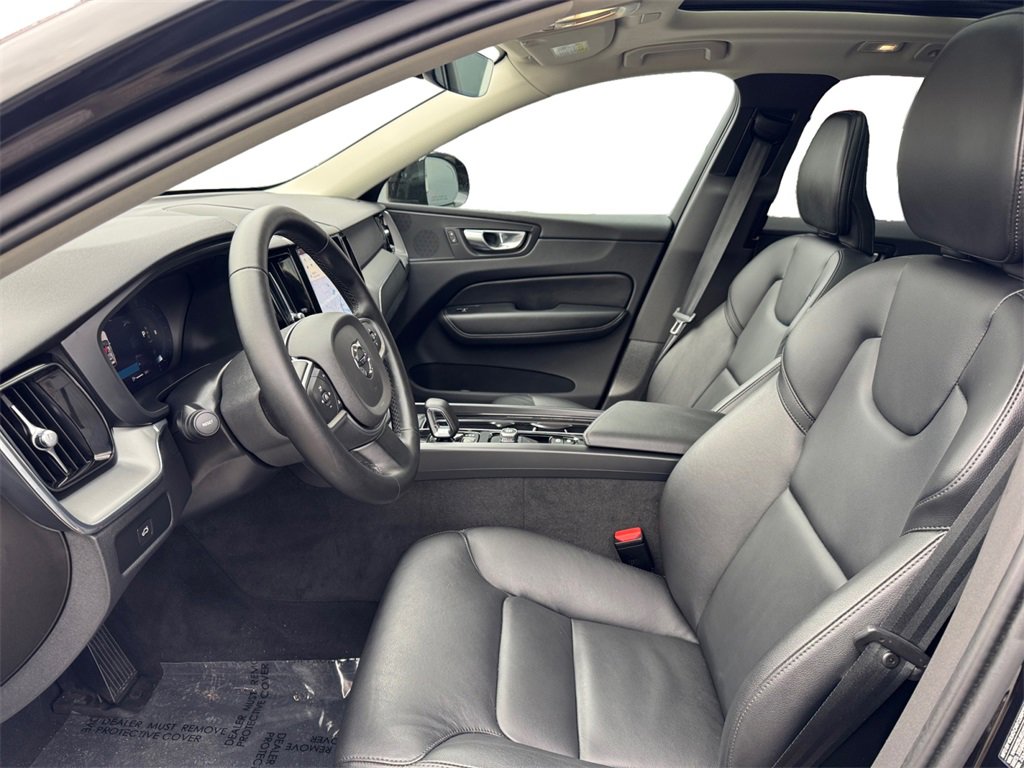 Certified 2025 Volvo XC60 B5 Core image 11
