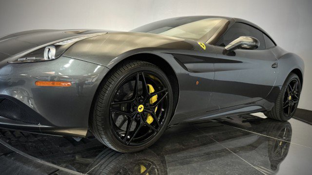 Used 2015 Ferrari California T image 29