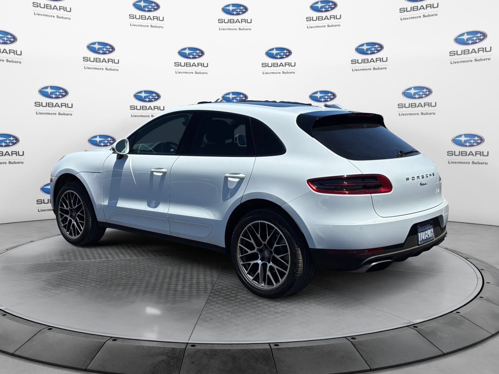 Used 2018 Porsche Macan AWD/4WD image 3