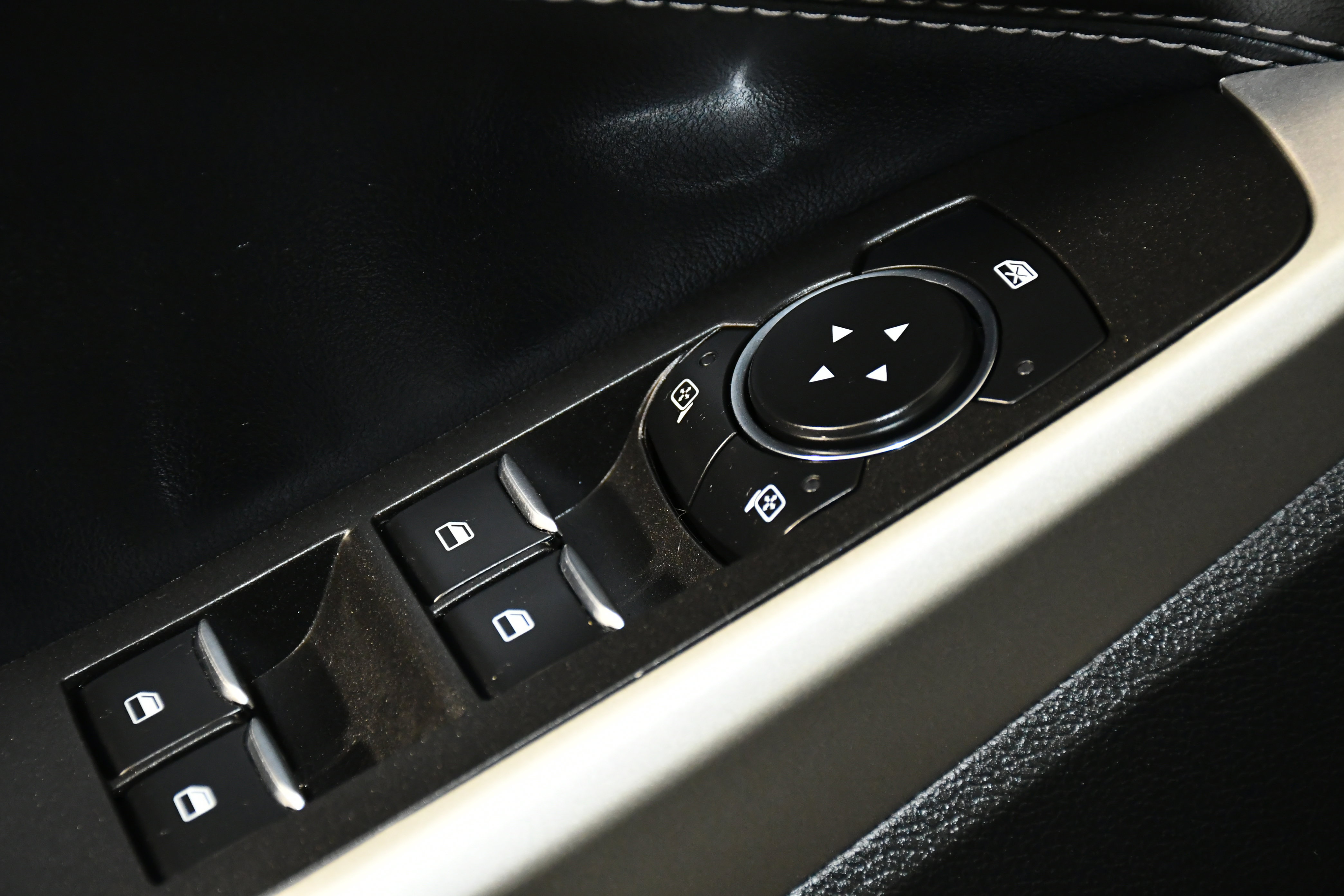 Used 2023 Ford Explorer XLT image 33