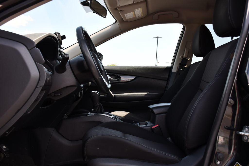 Used 2018 Nissan Rogue SV FWD image 15
