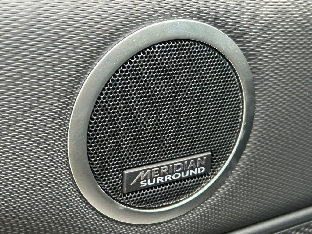 Used 2024 Land Rover Discovery Dynamic SE image 29