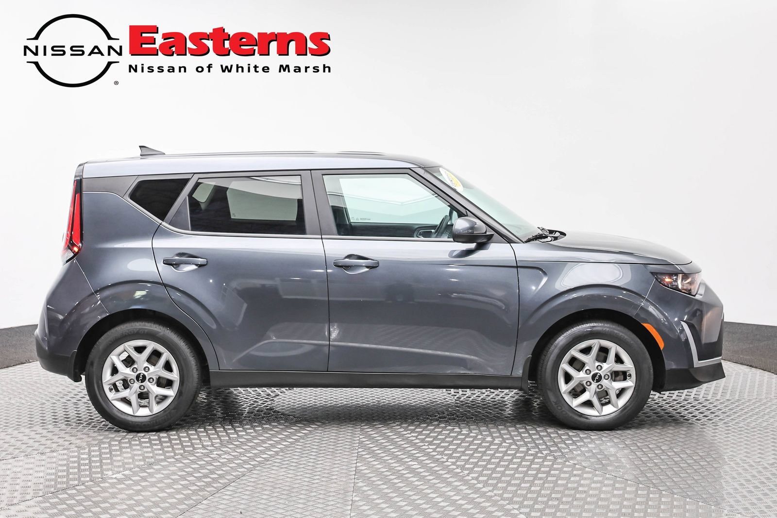 Used 2023 Kia Soul LX w/ LX Technology Package FWD image 4