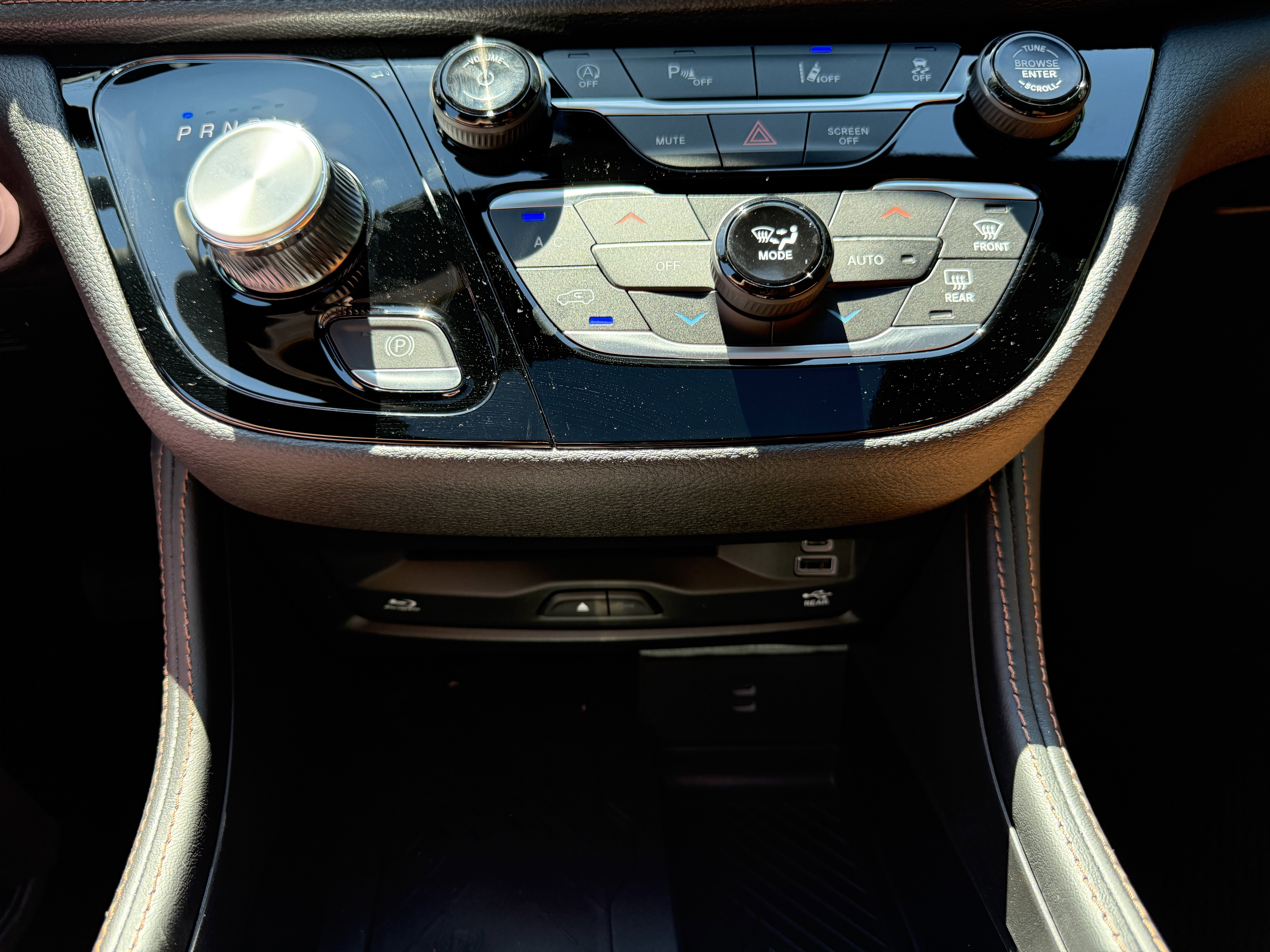 New 2026 Chrysler Pacifica Pinnacle image 13