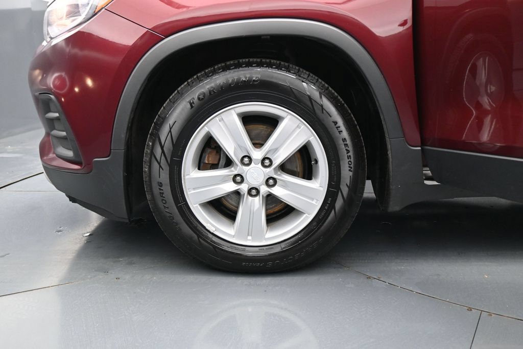 Used 2017 Chevrolet Trax LT w/ Sun & Sound Package FWD image 27
