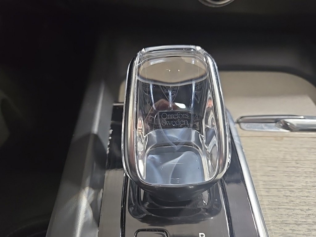 Used 2022 Volvo XC60 T8 Inscription w/ Advanced Package image 14