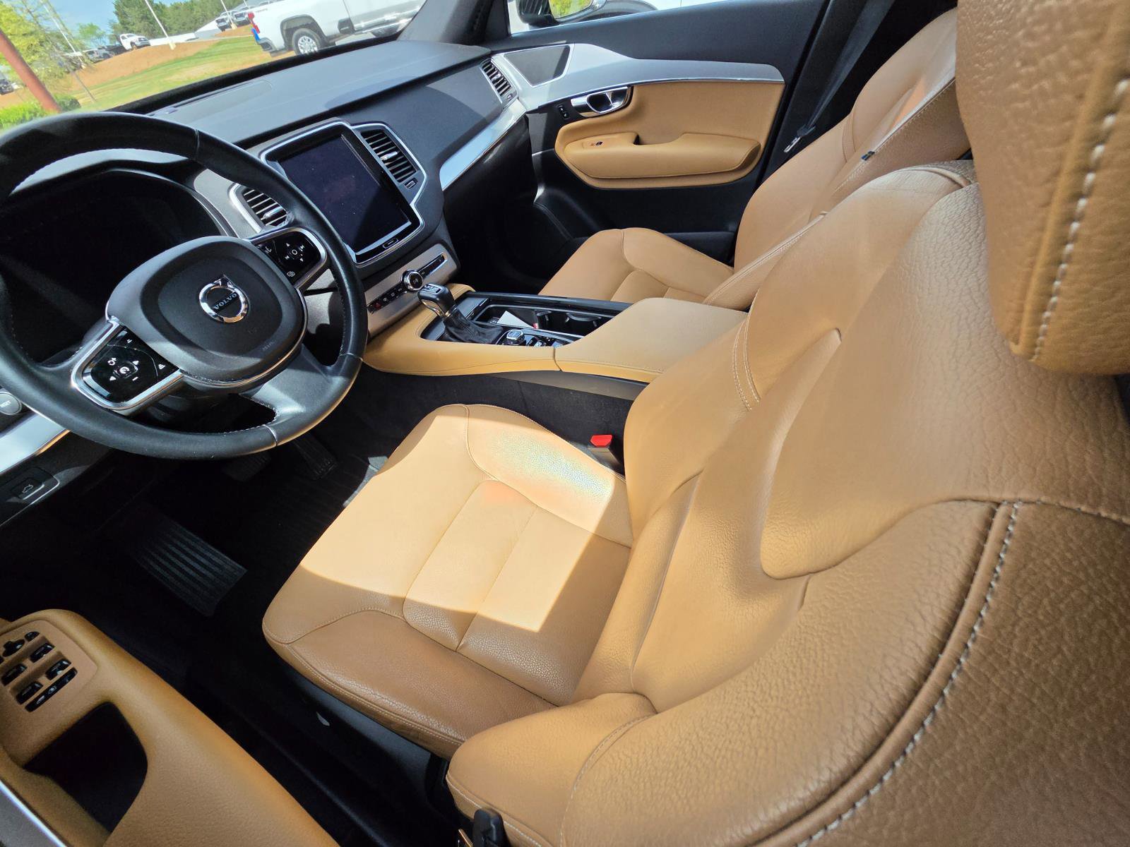 Used 2017 Volvo XC90 T6 Momentum w/ Vision Package image 8