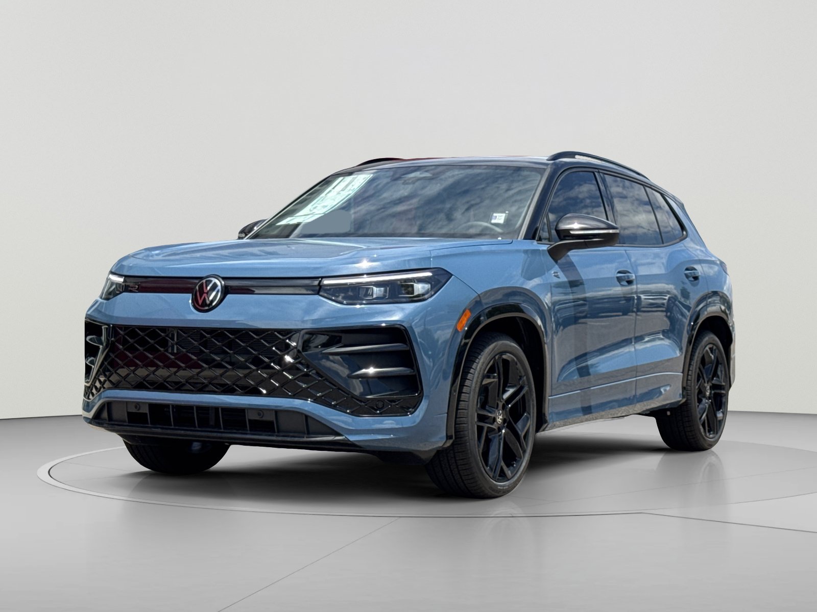 New 2026 Volkswagen Tiguan SE R-Line FWD image 1