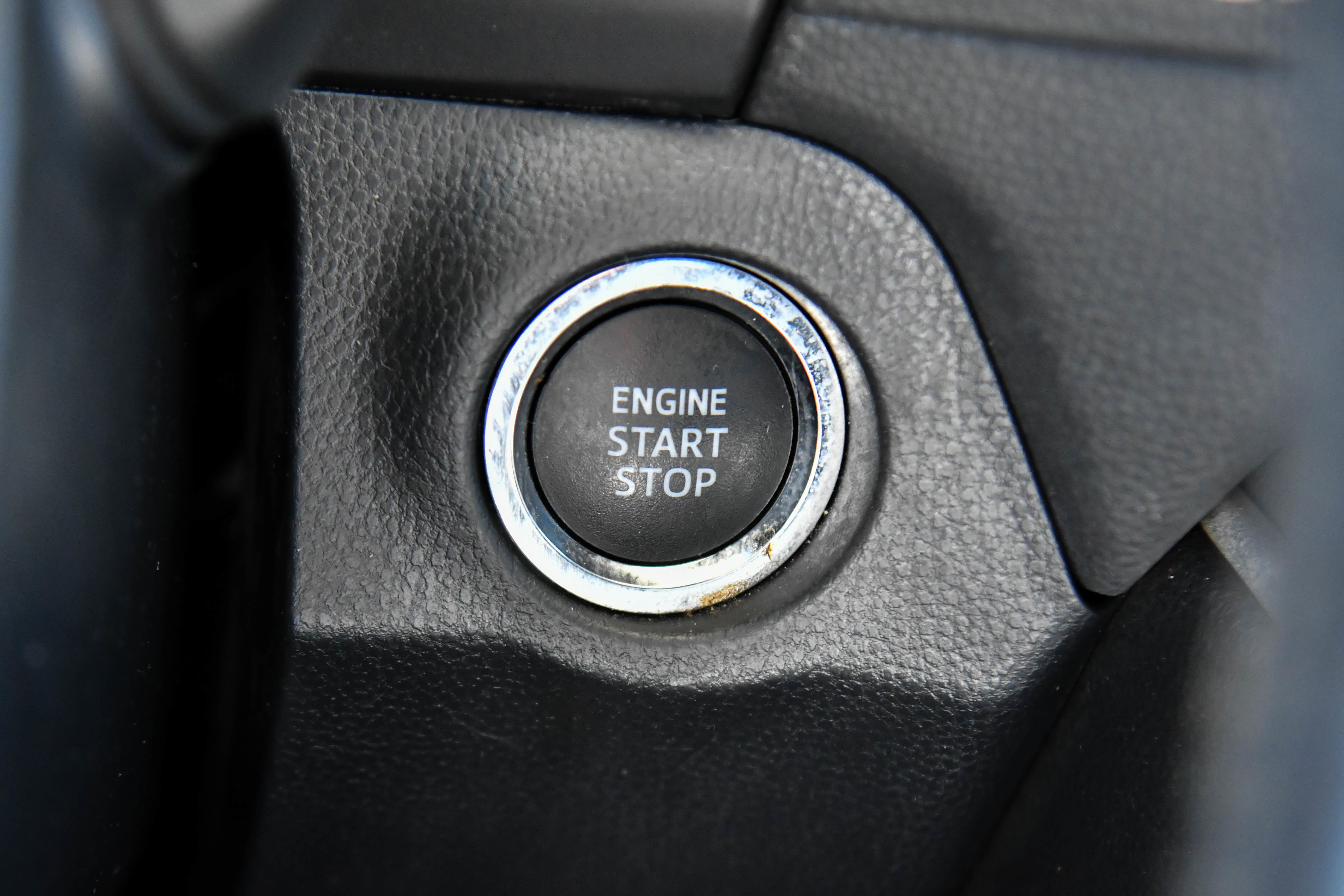 Used 2020 Toyota RAV4 XLE Premium FWD image 27