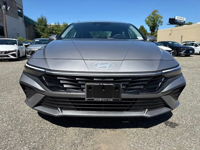 Used 2026 Hyundai Elantra SE FWD image 2