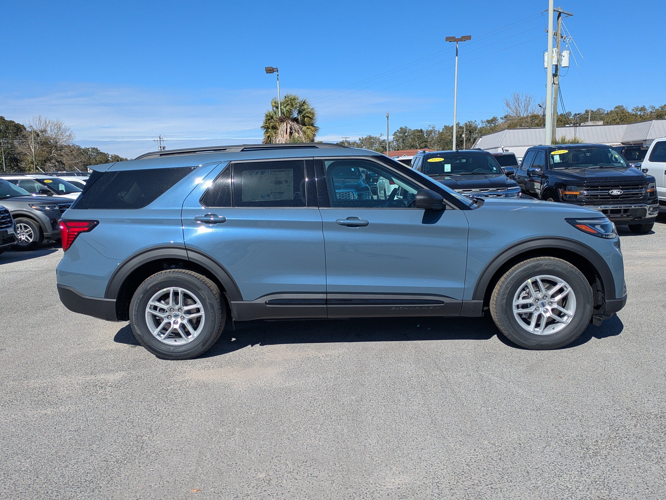New 2026 Ford Explorer Active RWD image 2