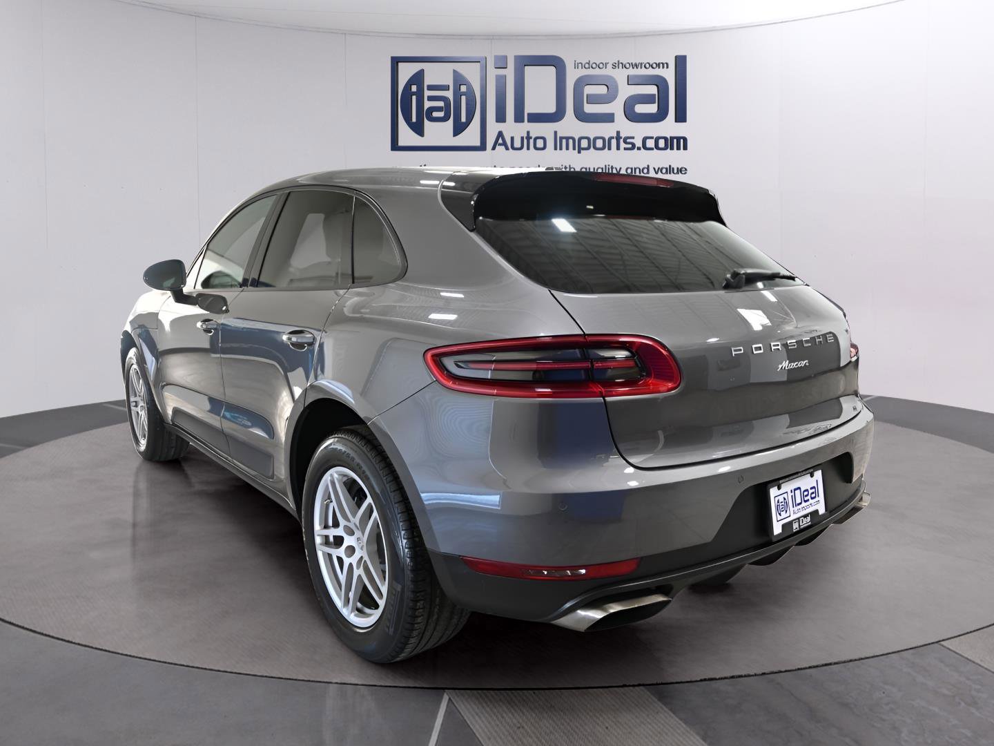 Used 2018 Porsche Macan AWD/4WD image 2