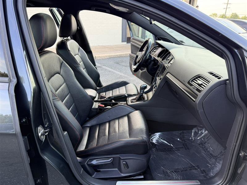 Used 2017 Volkswagen GTI SE FWD image 11