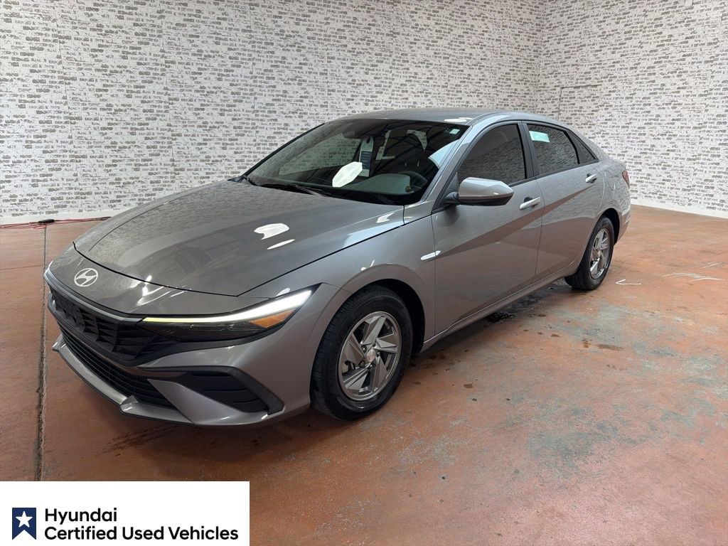 Certified 2024 Hyundai Elantra SE FWD image 3