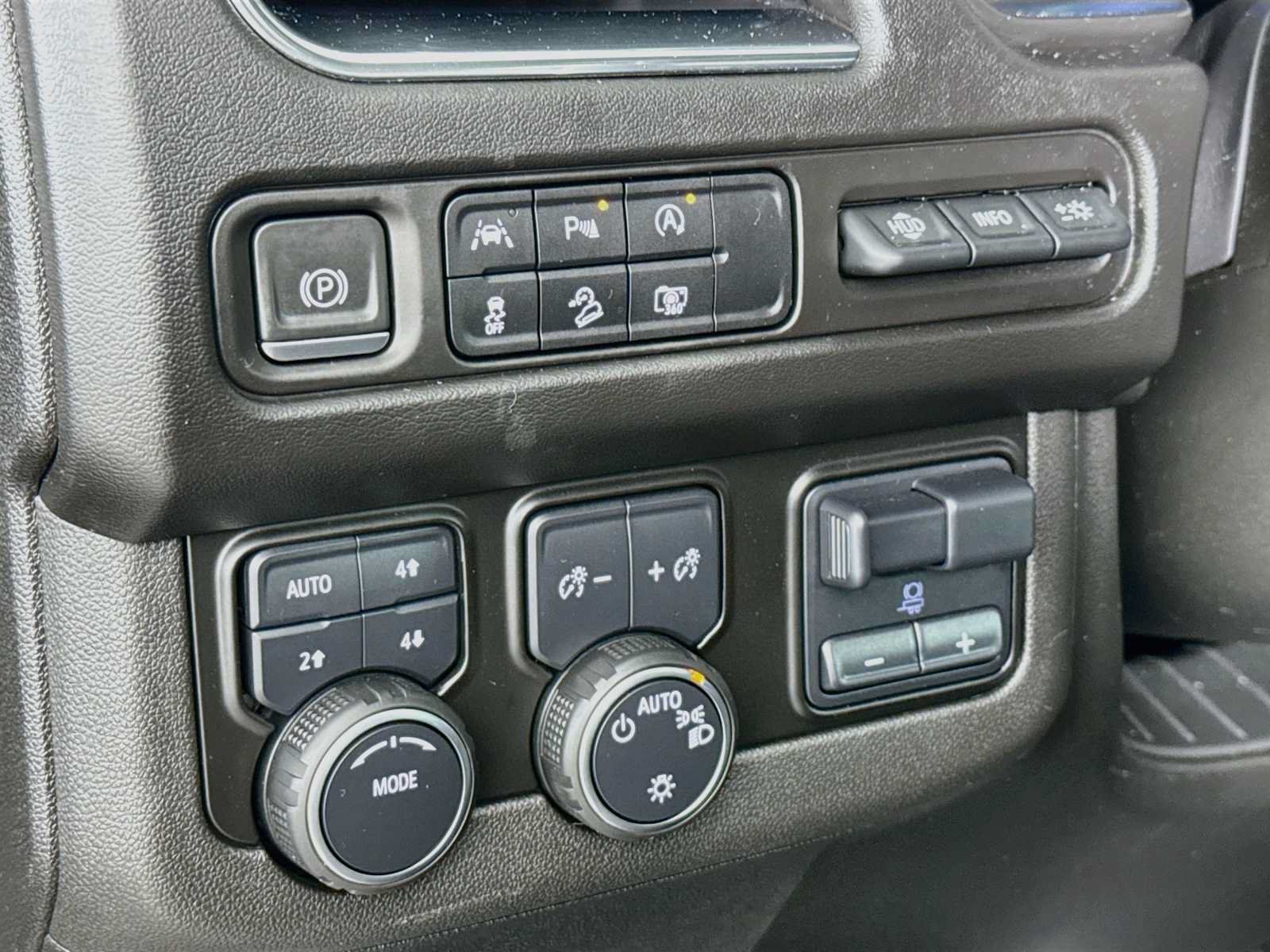 Used 2023 Chevrolet Tahoe Premier w/ Premium Package AWD/4WD image 10