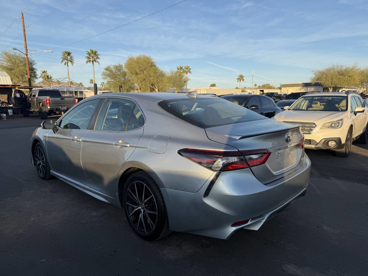 Used 2021 Toyota Camry SE image 5