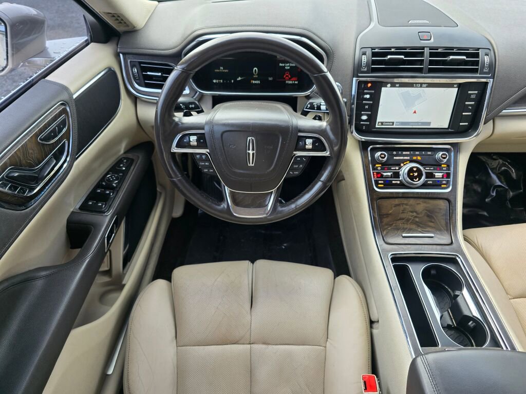 Used 2017 Lincoln Continental Select image 2