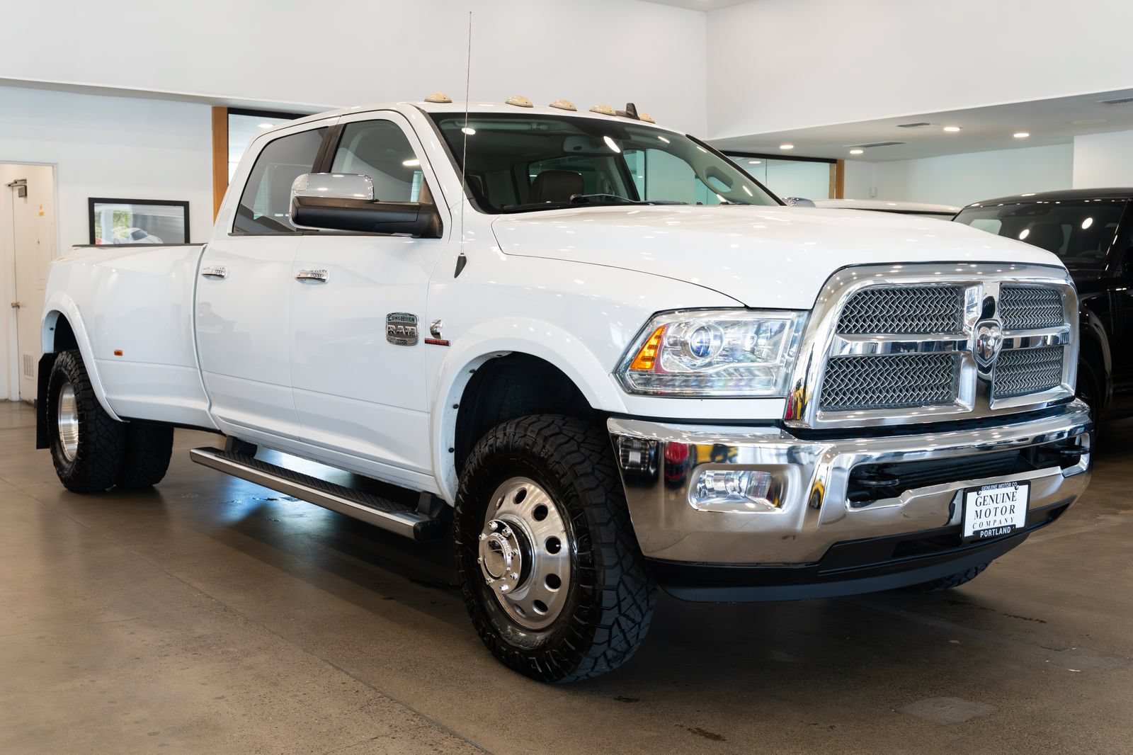 Used 2015 RAM 3500 Laramie Longhorn AWD/4WD image 3