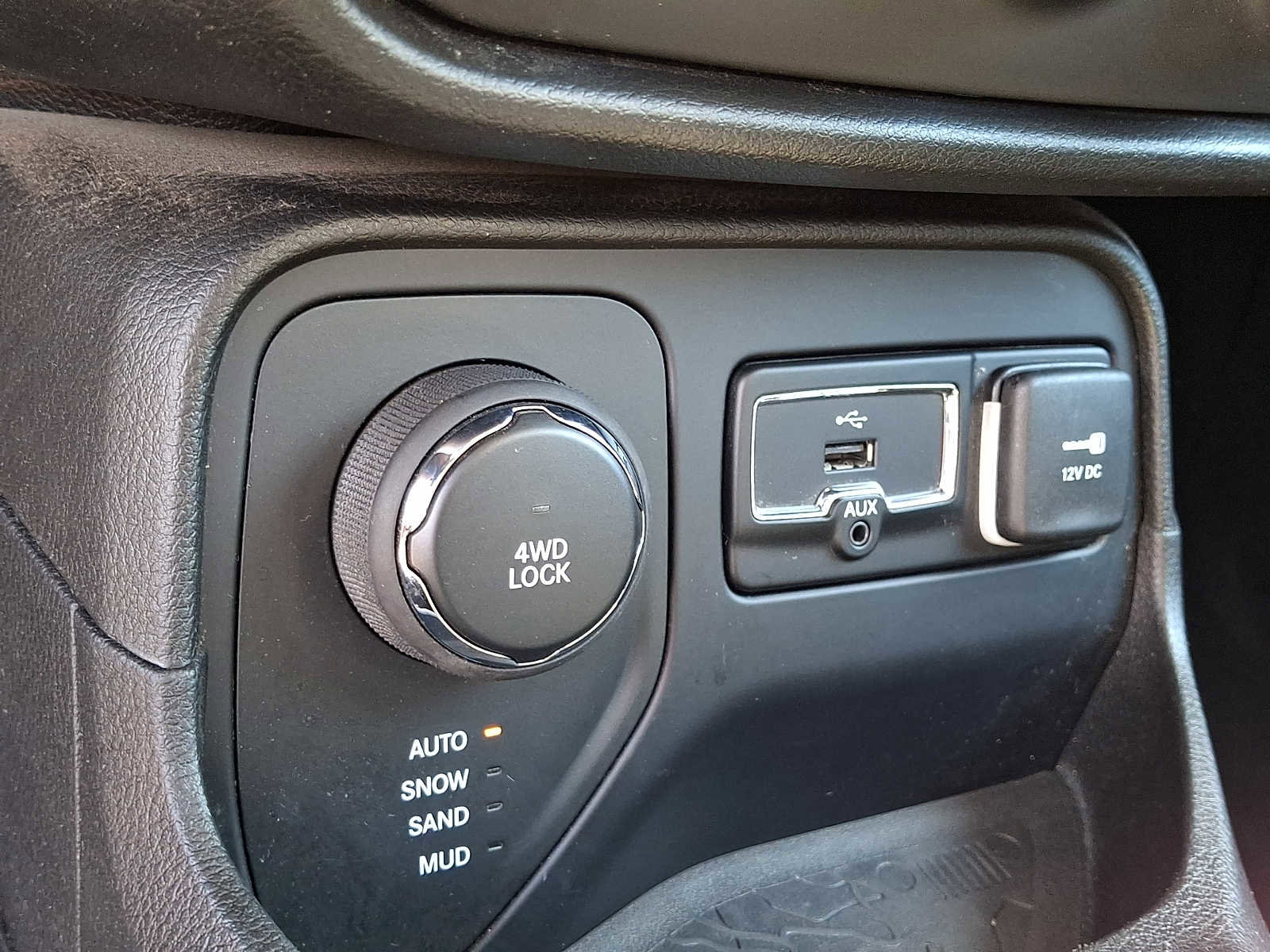 Used 2017 Jeep Renegade Latitude image 23