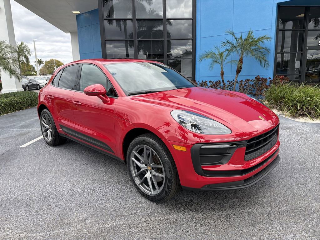 Used 2022 Porsche Macan w/ Premium Package Plus image 4