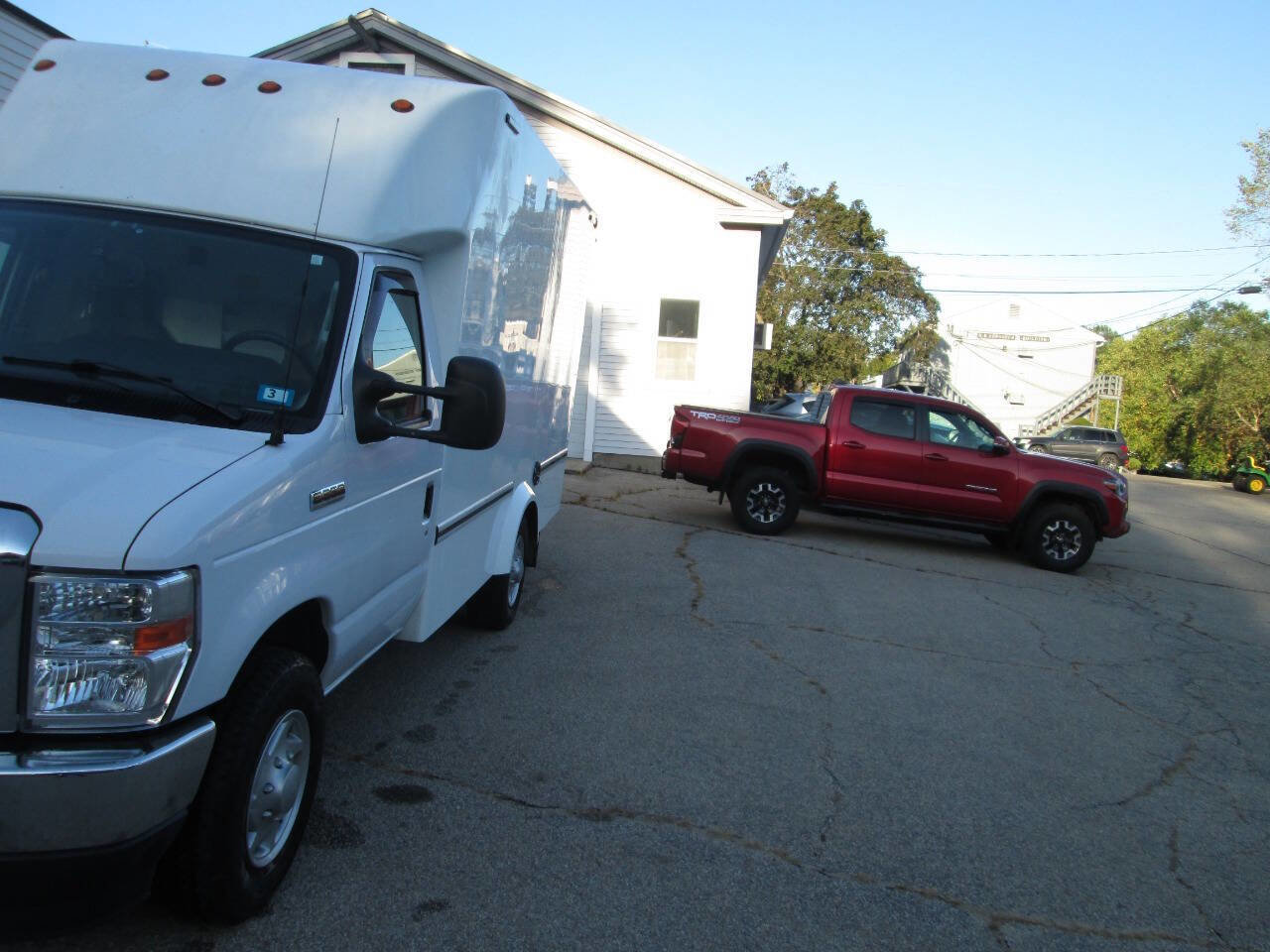 Used 2021 Ford E-350 and Econoline 350 Super Duty w/ Power Windows & Locks Group image 7