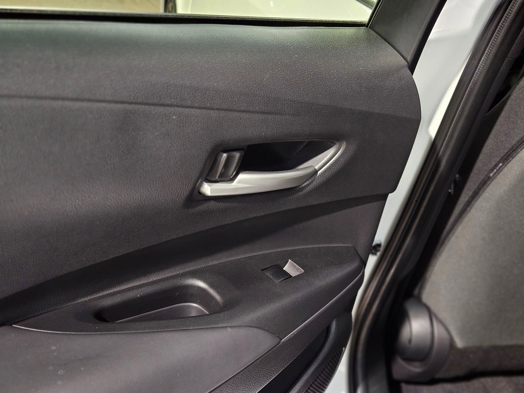 Used 2024 Toyota Corolla SE image 34