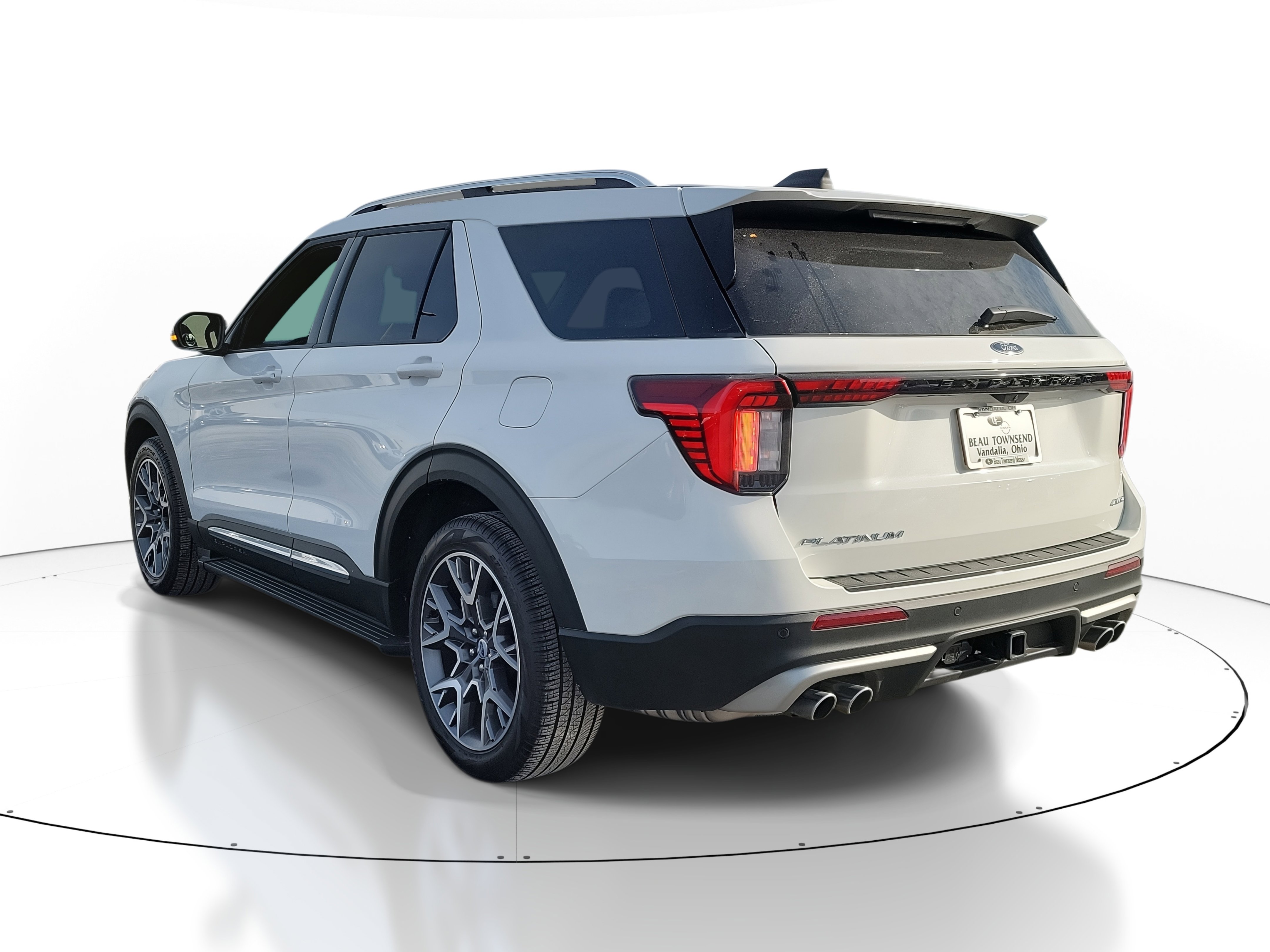 Used 2025 Ford Explorer Platinum w/ Ultimate Package image 3