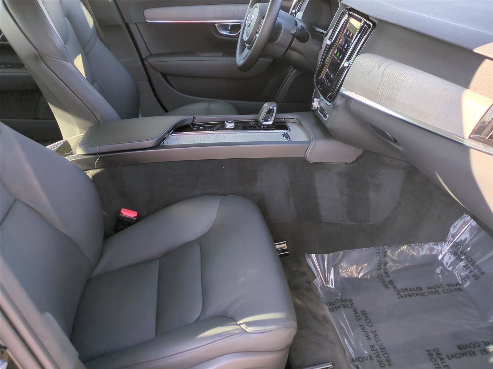 Used 2025 Volvo S90 B6 Plus image 21