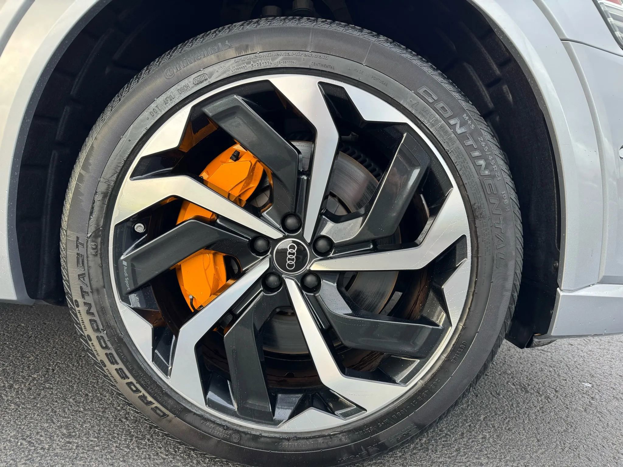 Used 2022 Audi e-tron Premium Plus w/ Premium Plus Package image 20