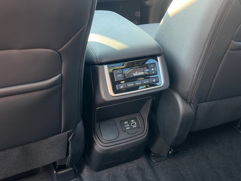 Used 2025 Subaru Ascent Limited AWD/4WD image 24
