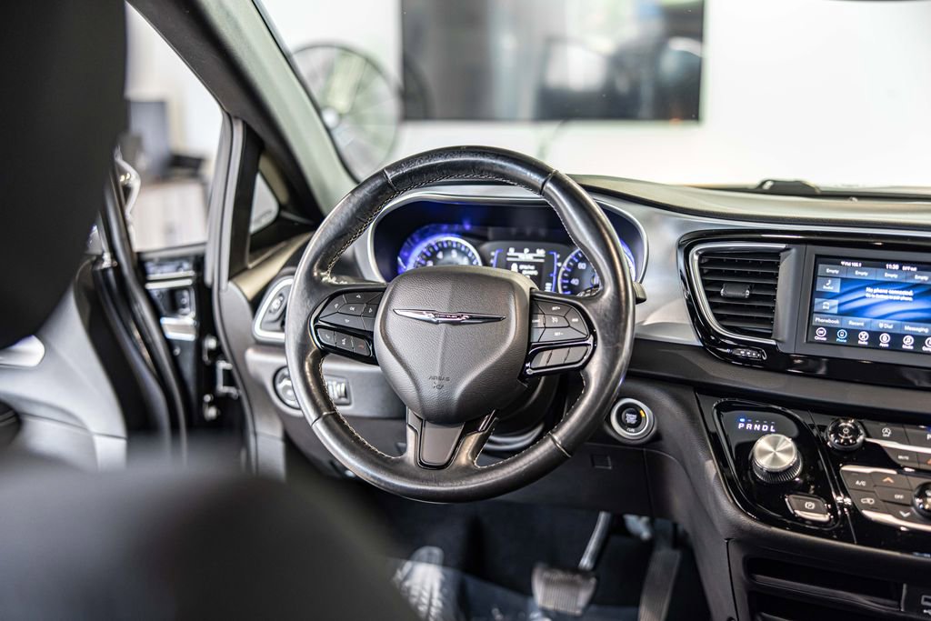 Used 2019 Chrysler Pacifica Touring Plus w/ S Appearance Package FWD image 35