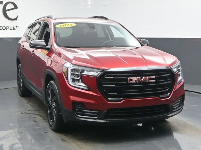Used 2023 GMC Terrain SLE w/ Driver Convenience Package image 50
