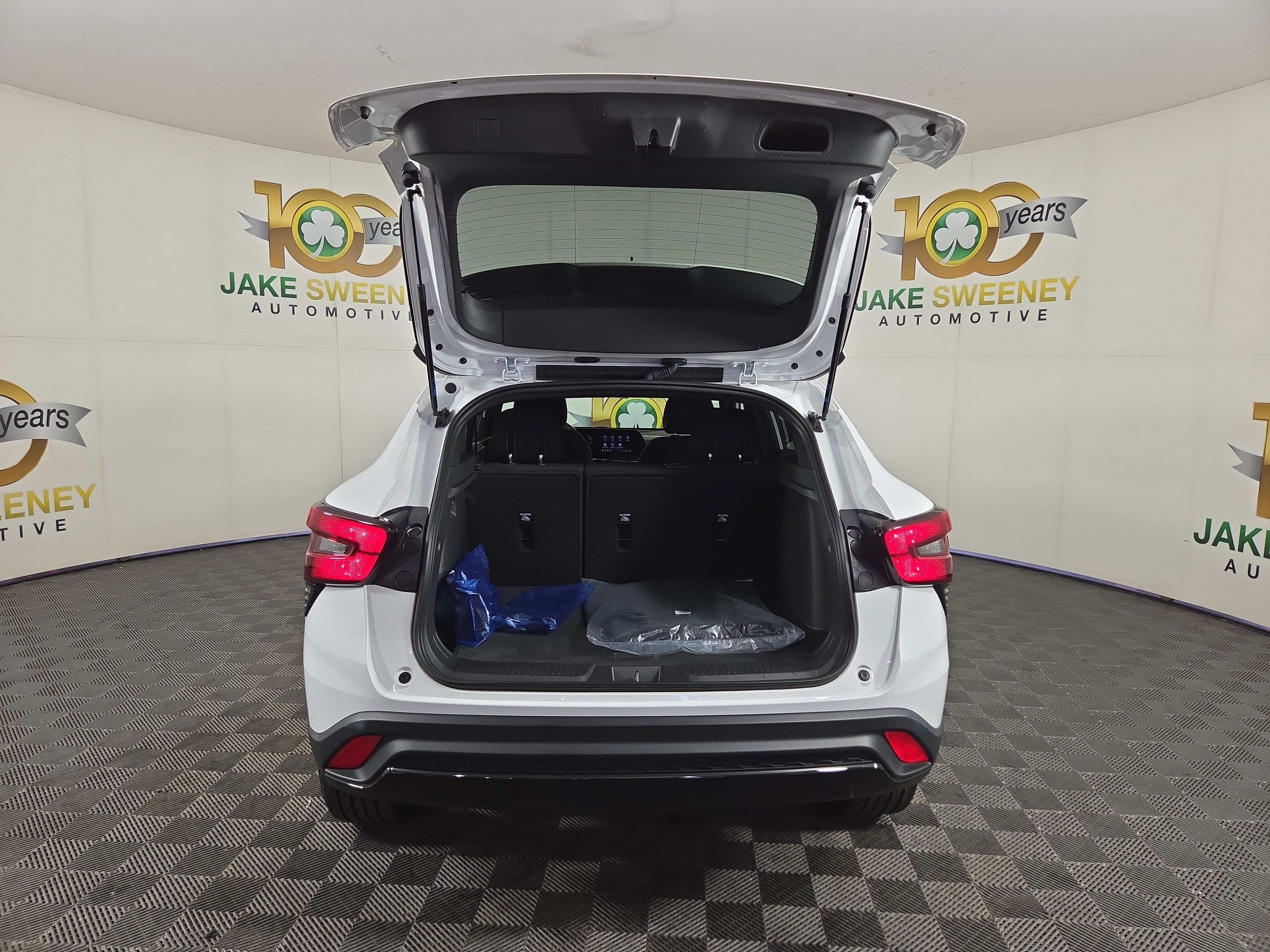 Certified 2024 Chevrolet Trax RS w/ Sunroof Package FWD image 32