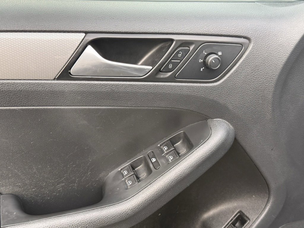 Used 2017 Volkswagen Jetta S image 9