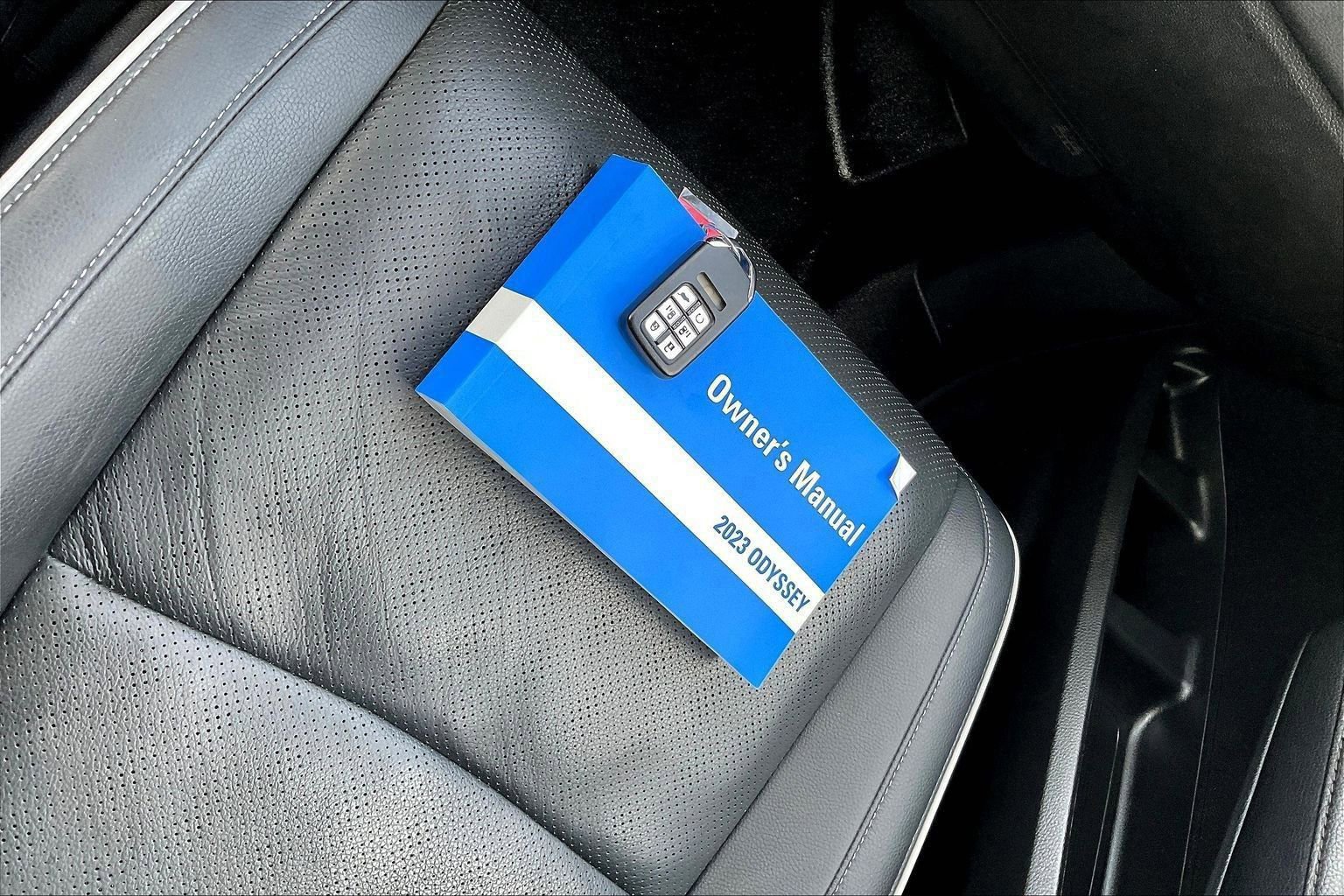 Used 2023 Honda Odyssey Elite image 12