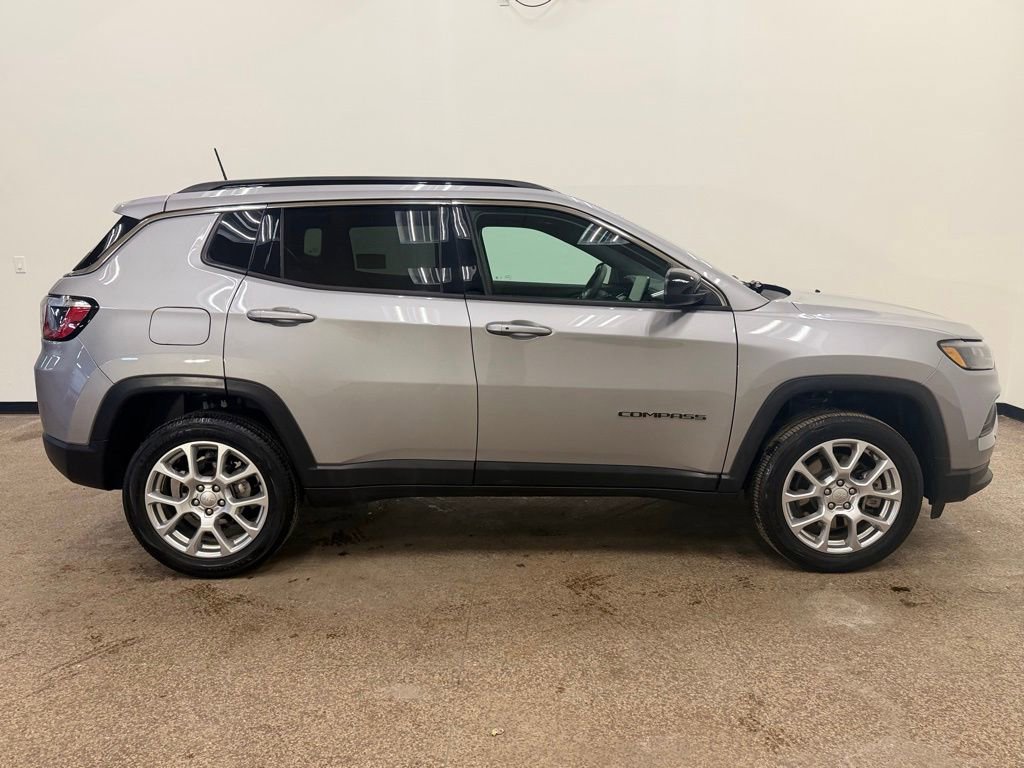 Used 2023 Jeep Compass Latitude w/ Sun and Sound Group image 7