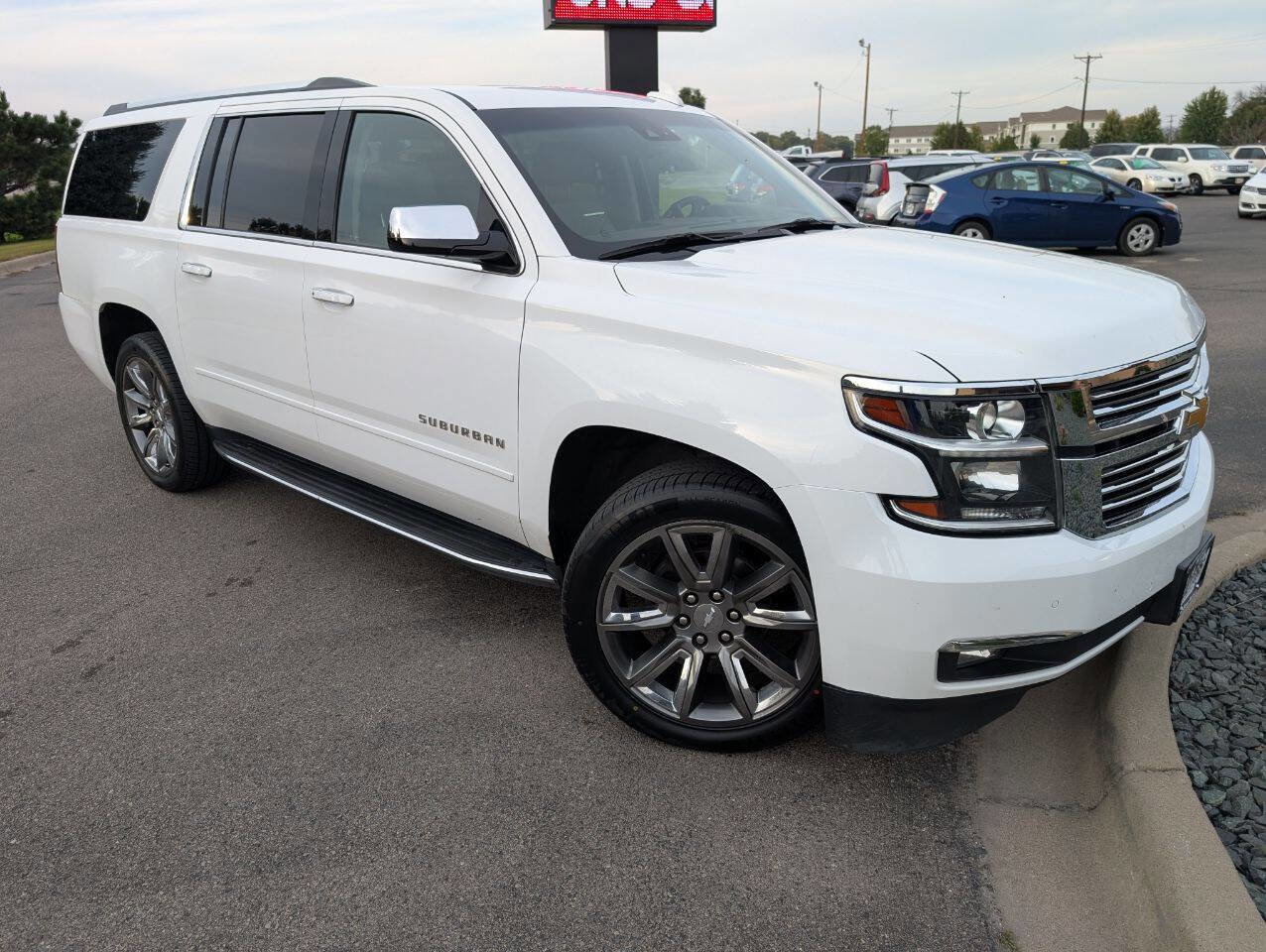 Used 2018 Chevrolet Suburban Premier image 3