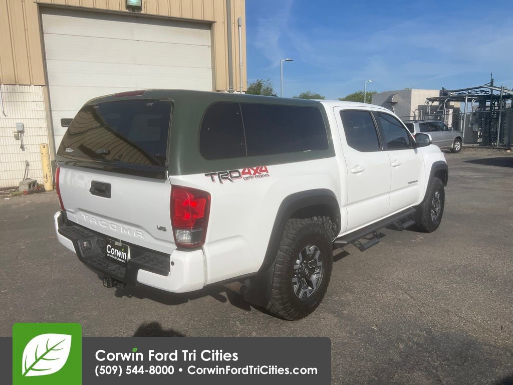 Used 2017 Toyota Tacoma TRD Off-Road w/ Premium & Technology Package AWD/4WD image 10