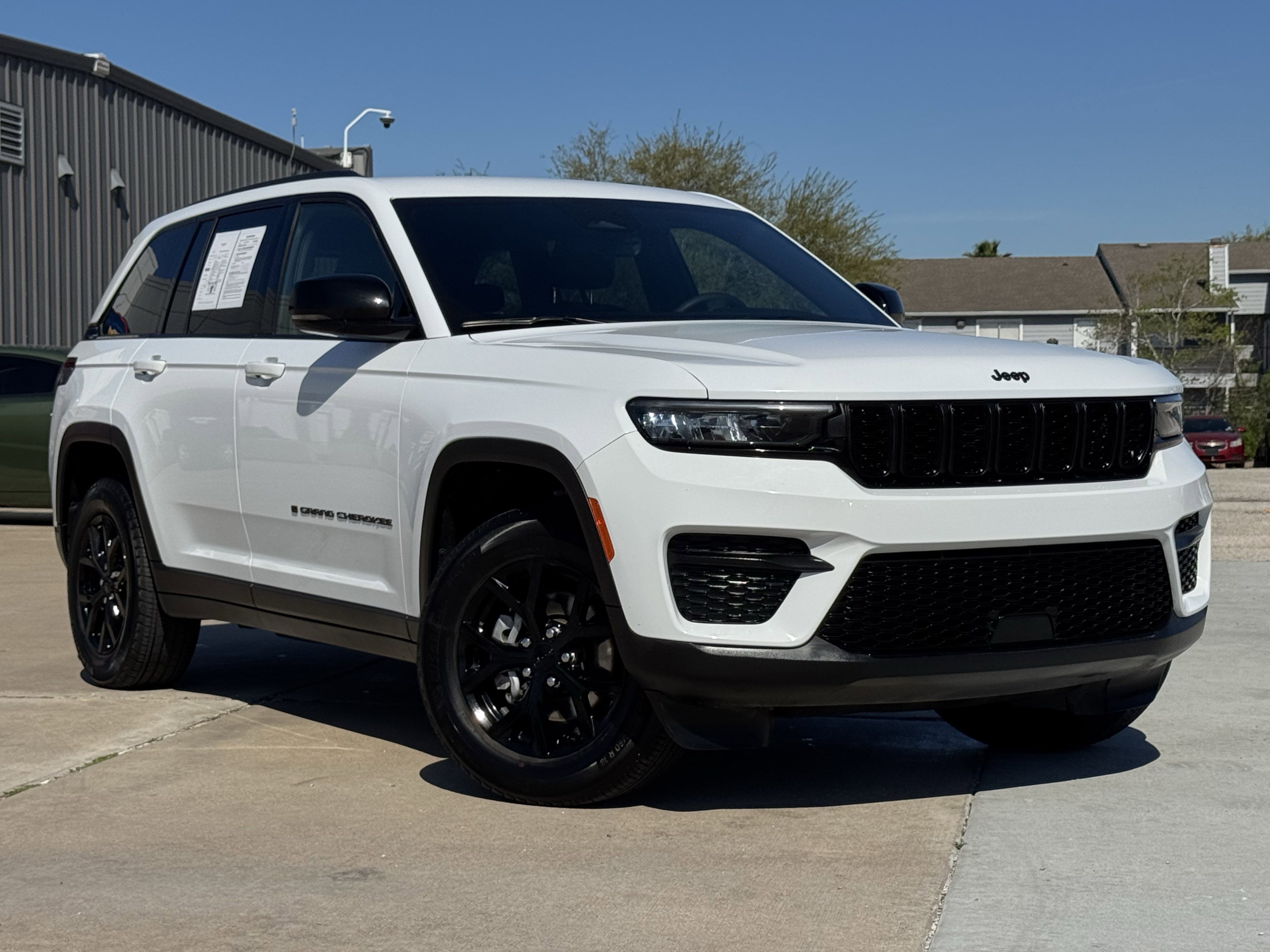 Used 2025 Jeep Grand Cherokee Altitude video 2