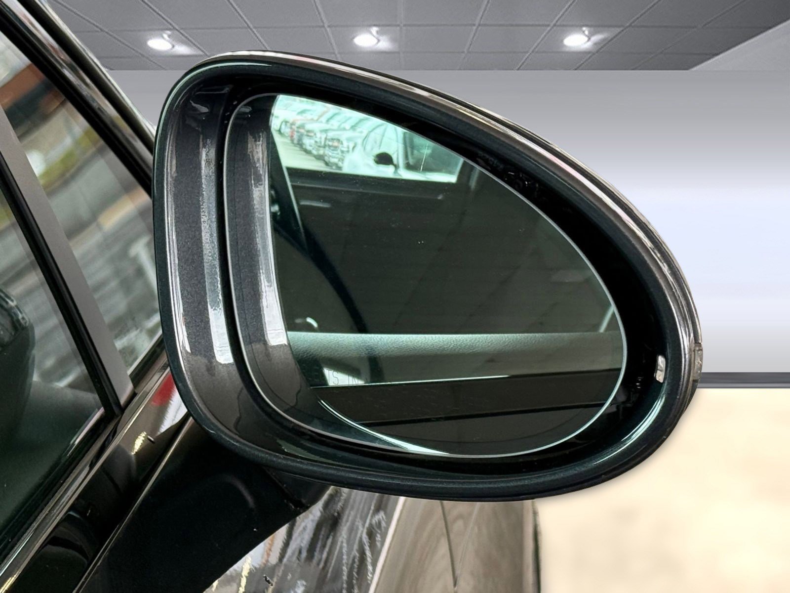 Used 2020 Porsche Macan AWD image 29