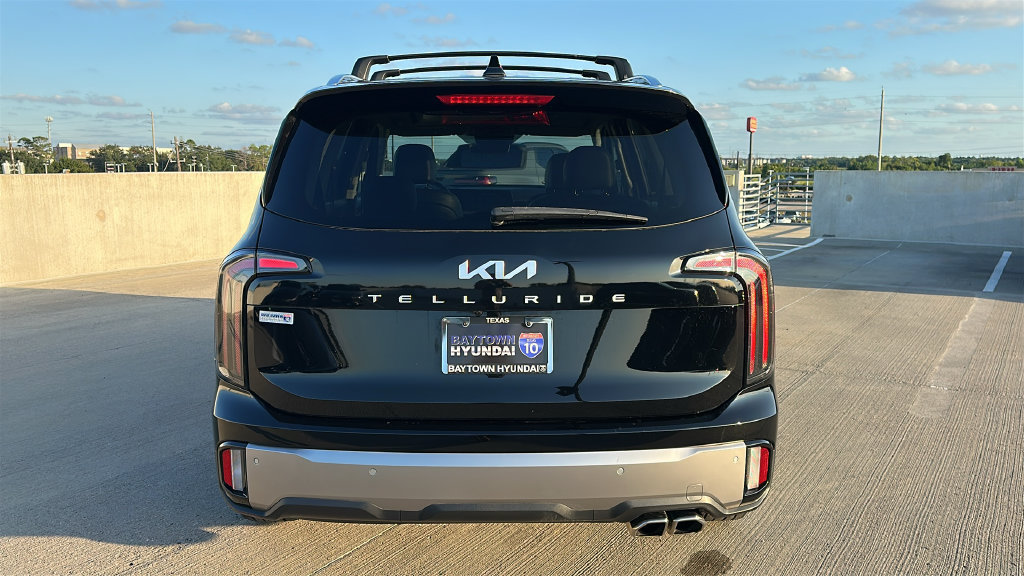 Used 2025 Kia Telluride SX w/ SX Captain's Chair Package FWD image 12