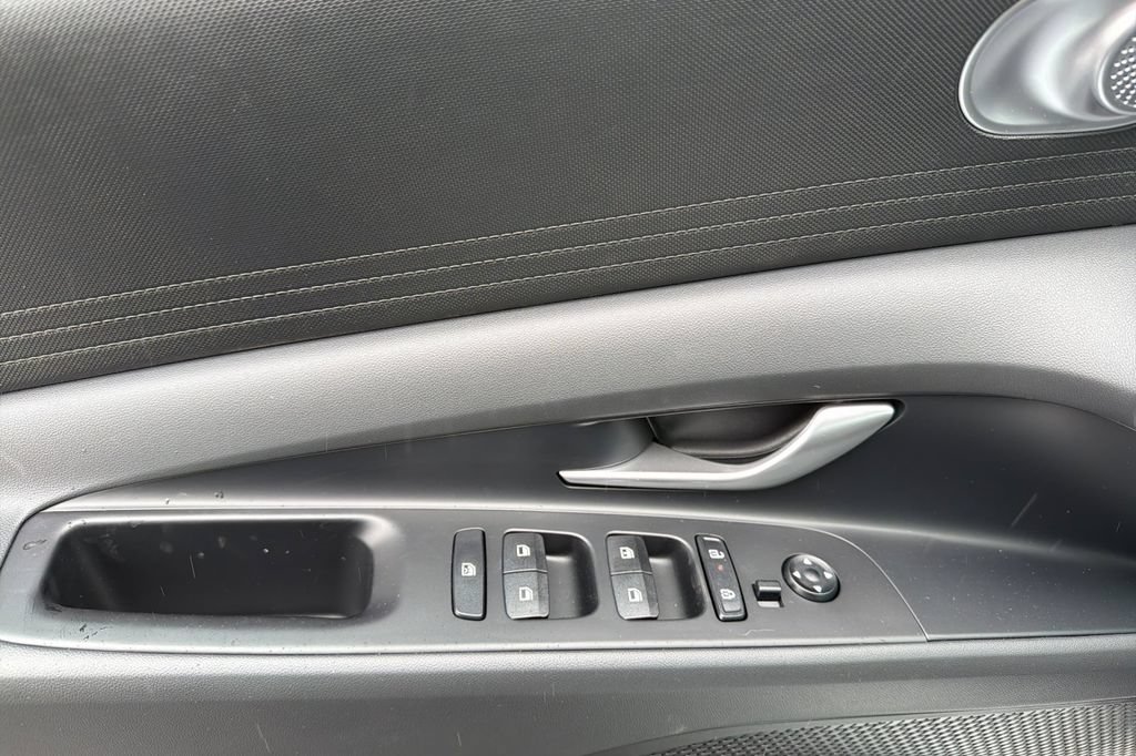 Certified 2026 Hyundai Elantra SE FWD image 9