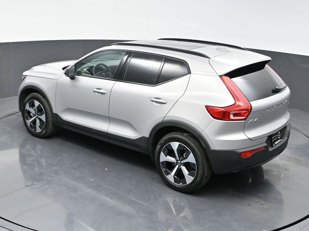 Used 2024 Volvo XC40 B5 Plus image 24