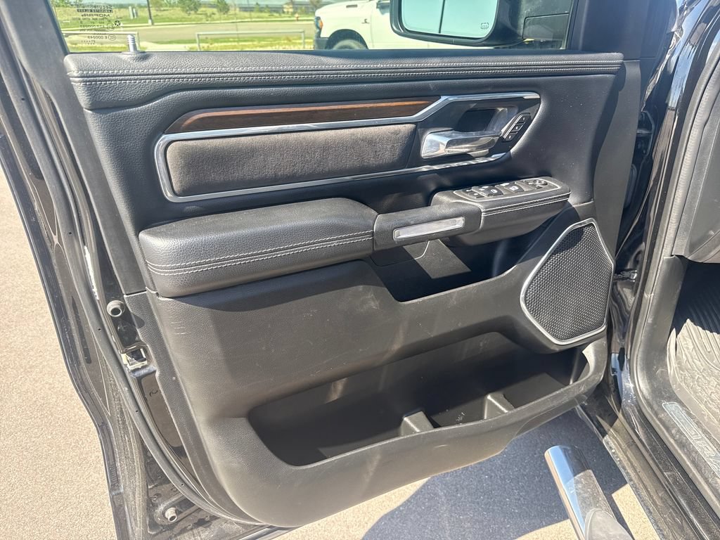 Used 2022 RAM 1500 Laramie AWD/4WD image 12