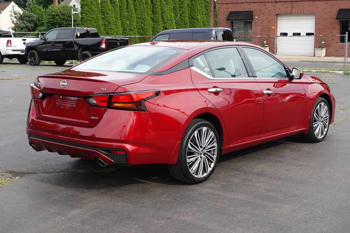 Used 2024 Nissan Altima 2.5 SL AWD/4WD image 3
