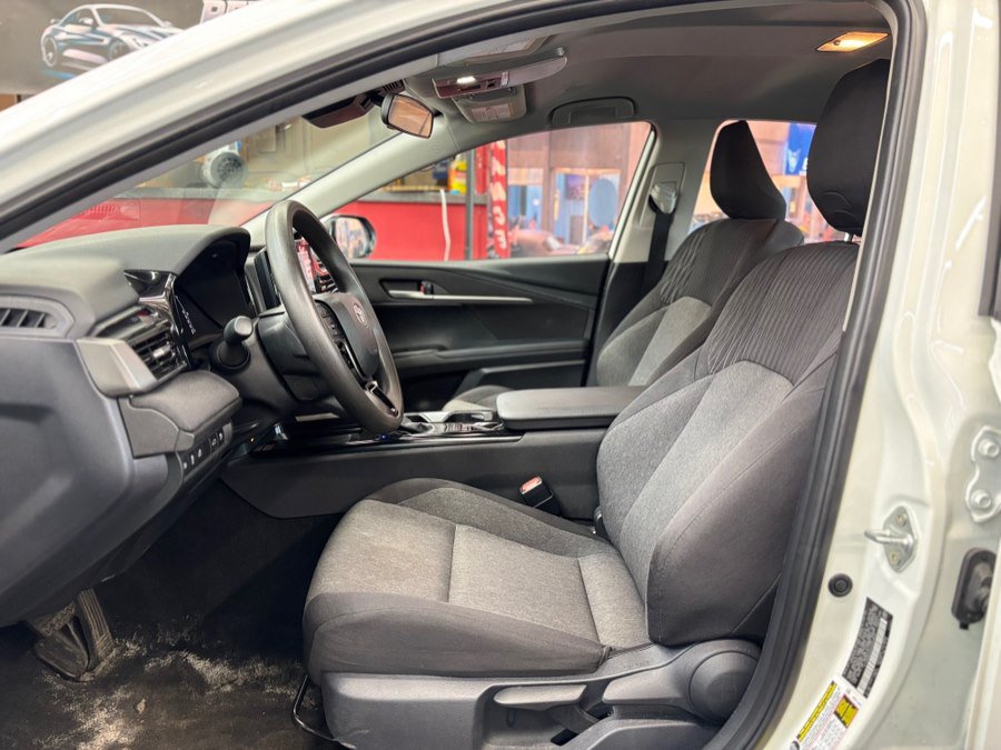 Used 2025 Toyota Camry LE FWD image 8