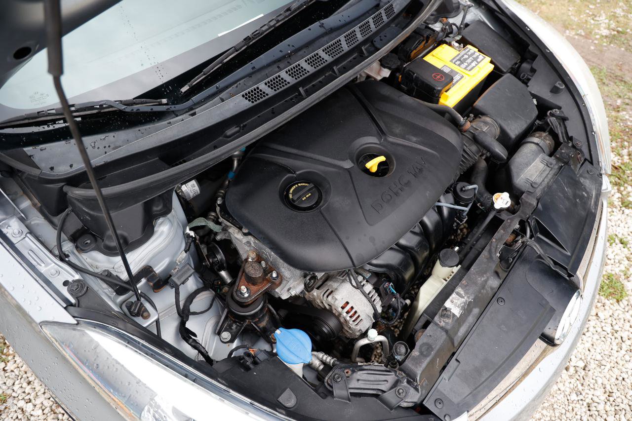 Used 2015 Hyundai Elantra SE image 39