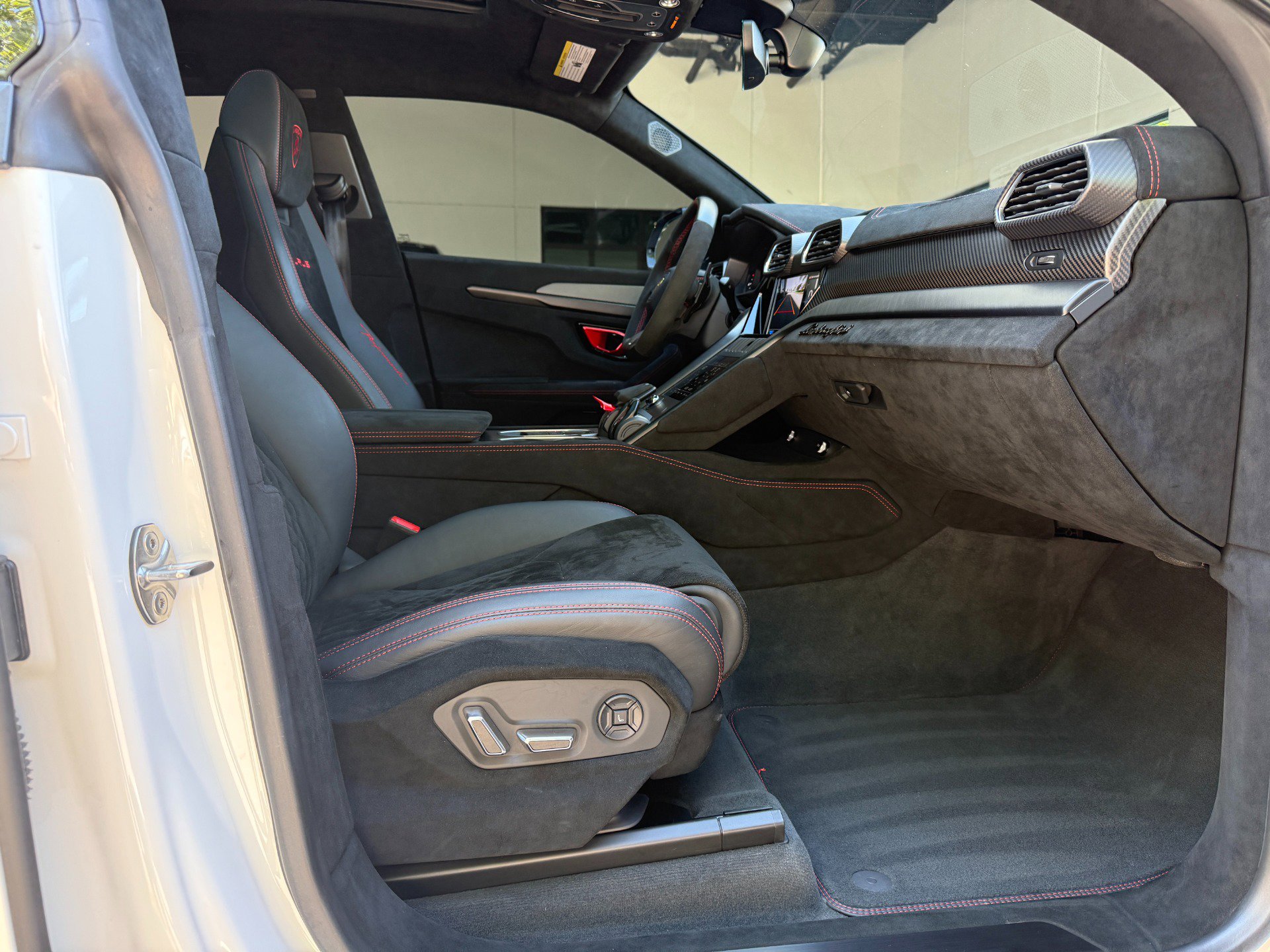 Used 2023 Lamborghini Urus Performante image 20