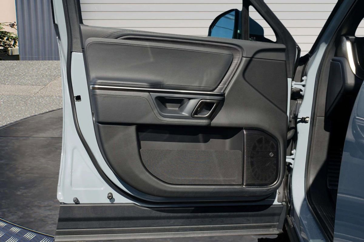 Used 2023 Rivian R1S Adventure image 16