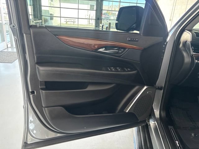Used 2018 Cadillac Escalade Premium Luxury AWD/4WD image 14